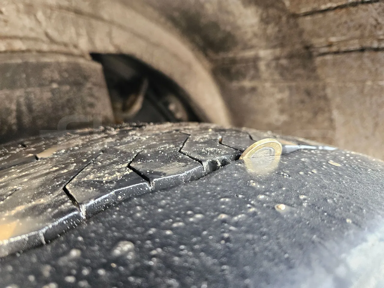 Solaris Urbino 18-Euro5-231kw-18m - tread condition front tires left