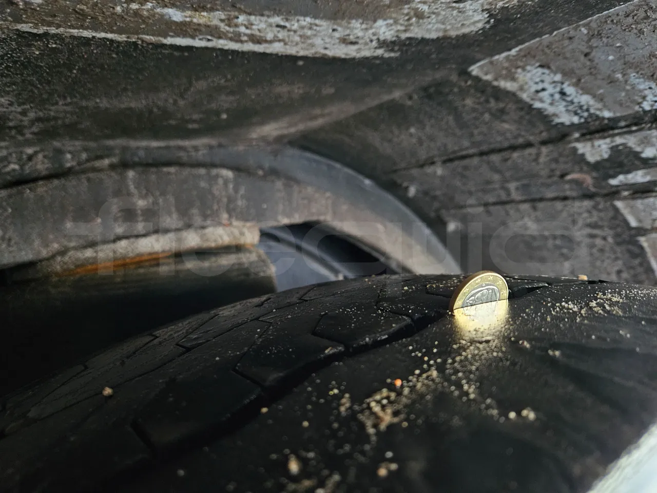 Solaris Urbino 18-Euro5-231kw-18m - tread condition front tires right