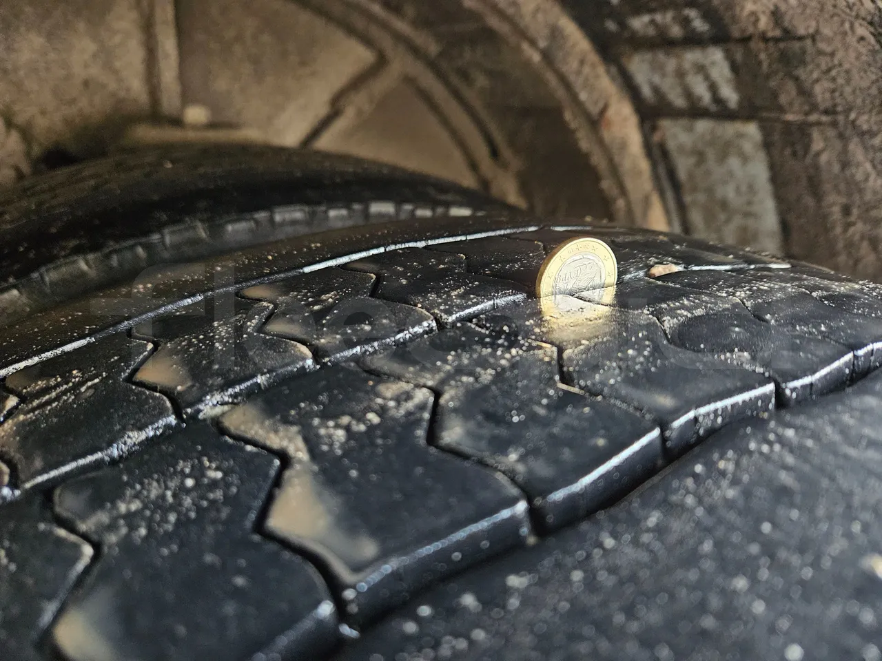 Solaris Urbino 18-Euro5-231kw-18m - tread condition second axle tires right