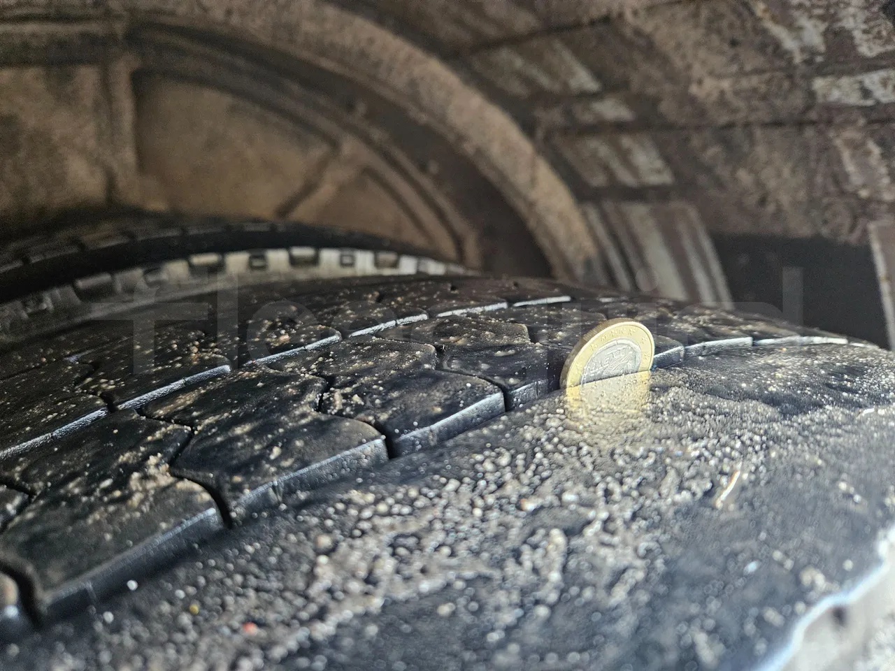 Solaris Urbino 18-Euro5-231kw-18m - tread condition third axle tires right