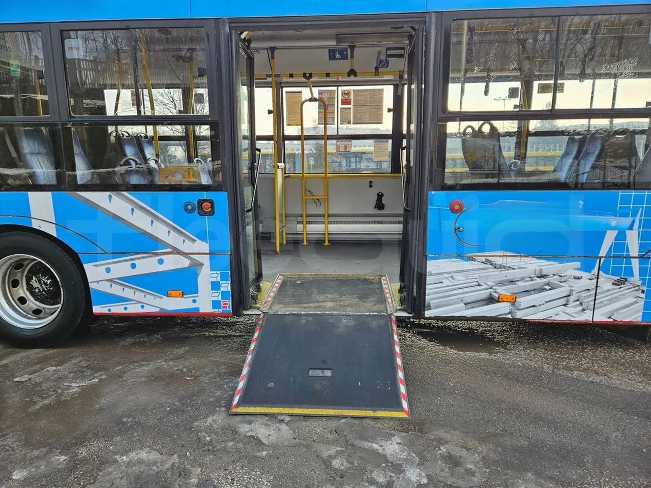 Solaris Urbino 18-Euro5-231kw-18m - platform open photo