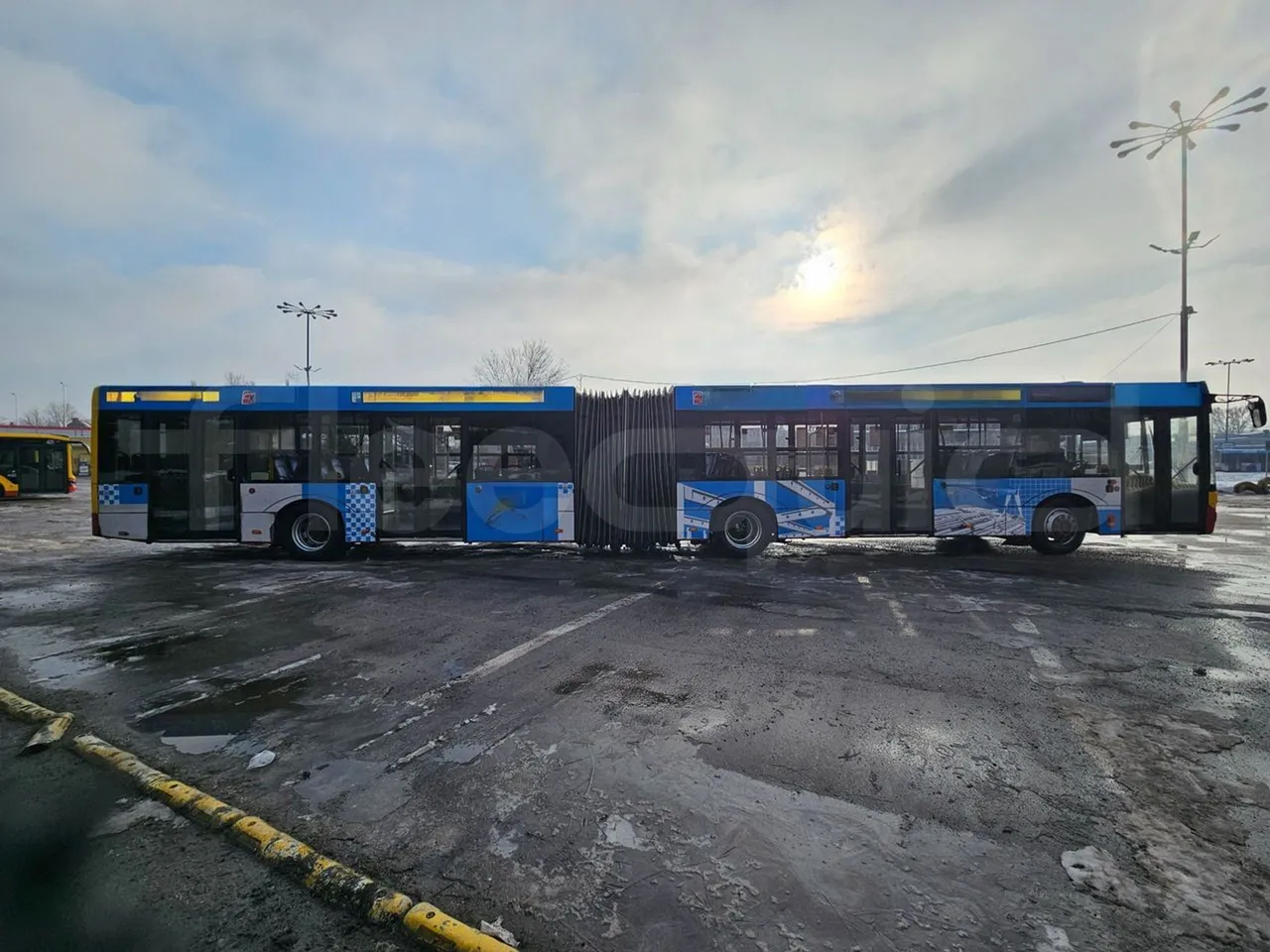 Solaris Urbino 18-Euro5-231kw-18m - right side doors closed