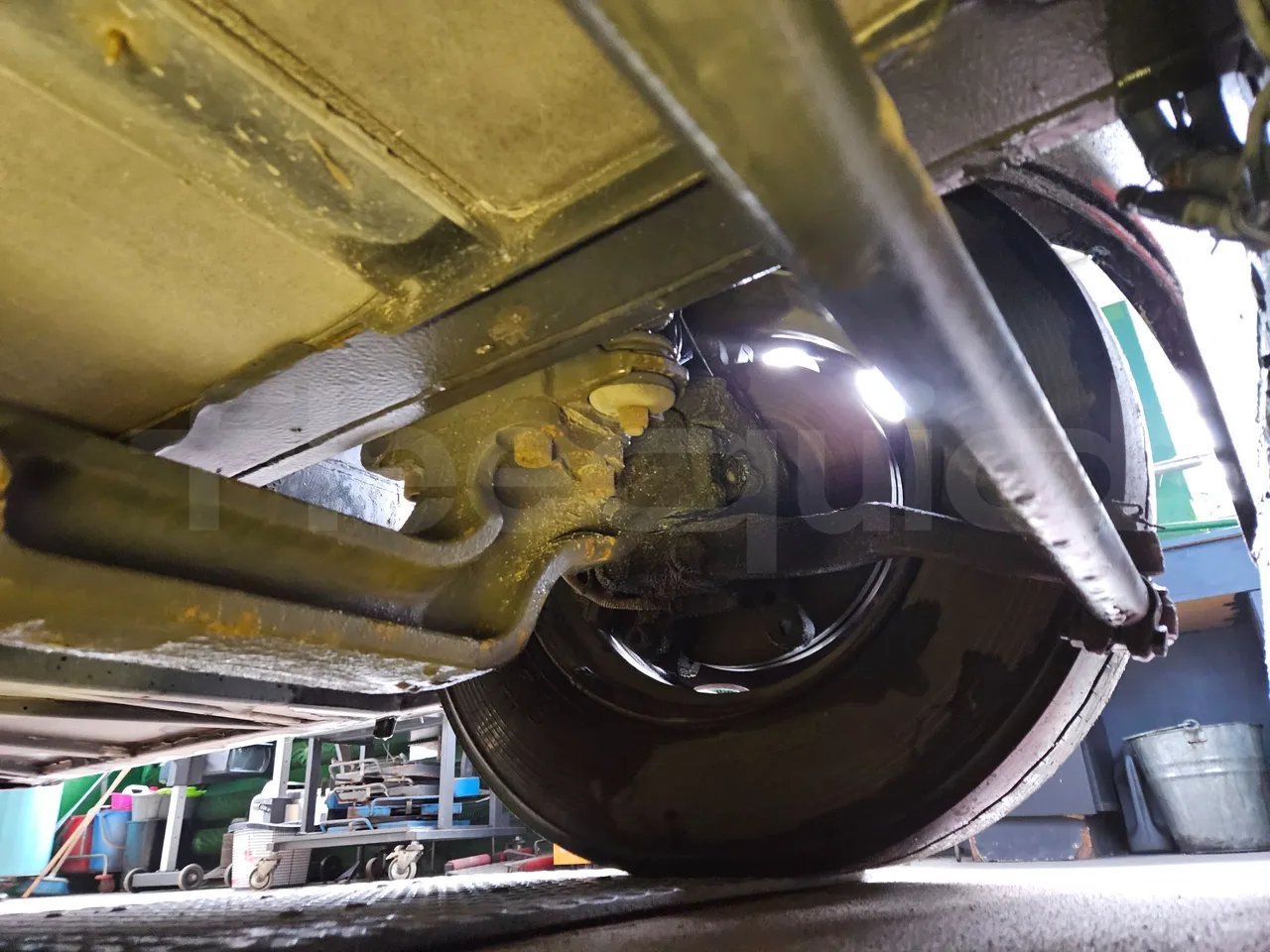 Solaris Urbino 18-Euro5-231kw-18m - front axle left side