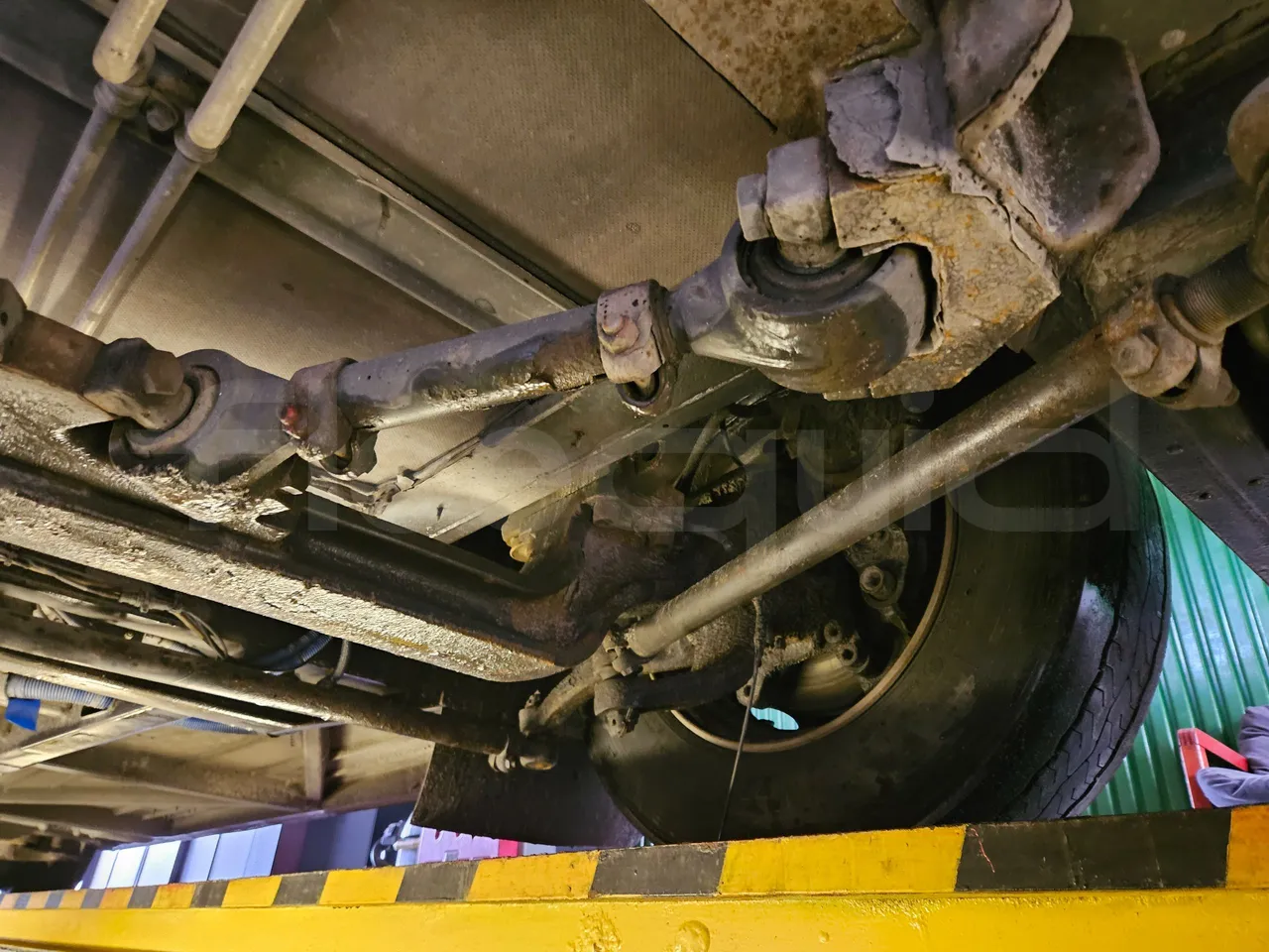 Solaris Urbino 18-Euro5-231kw-18m - front axle right side