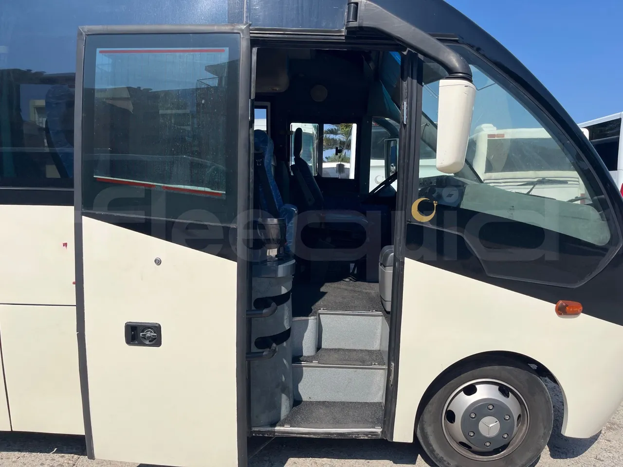 Mercedes-Benz MB 818 S AG670/Euro4 - 130kW - 8mt - front door 1 open