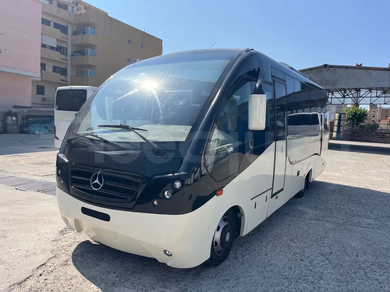 Mercedes-Benz MB 818 S AG670/Euro4 - 130kW - 8mt - 3/4 front left (mandatory for bus to scrap)