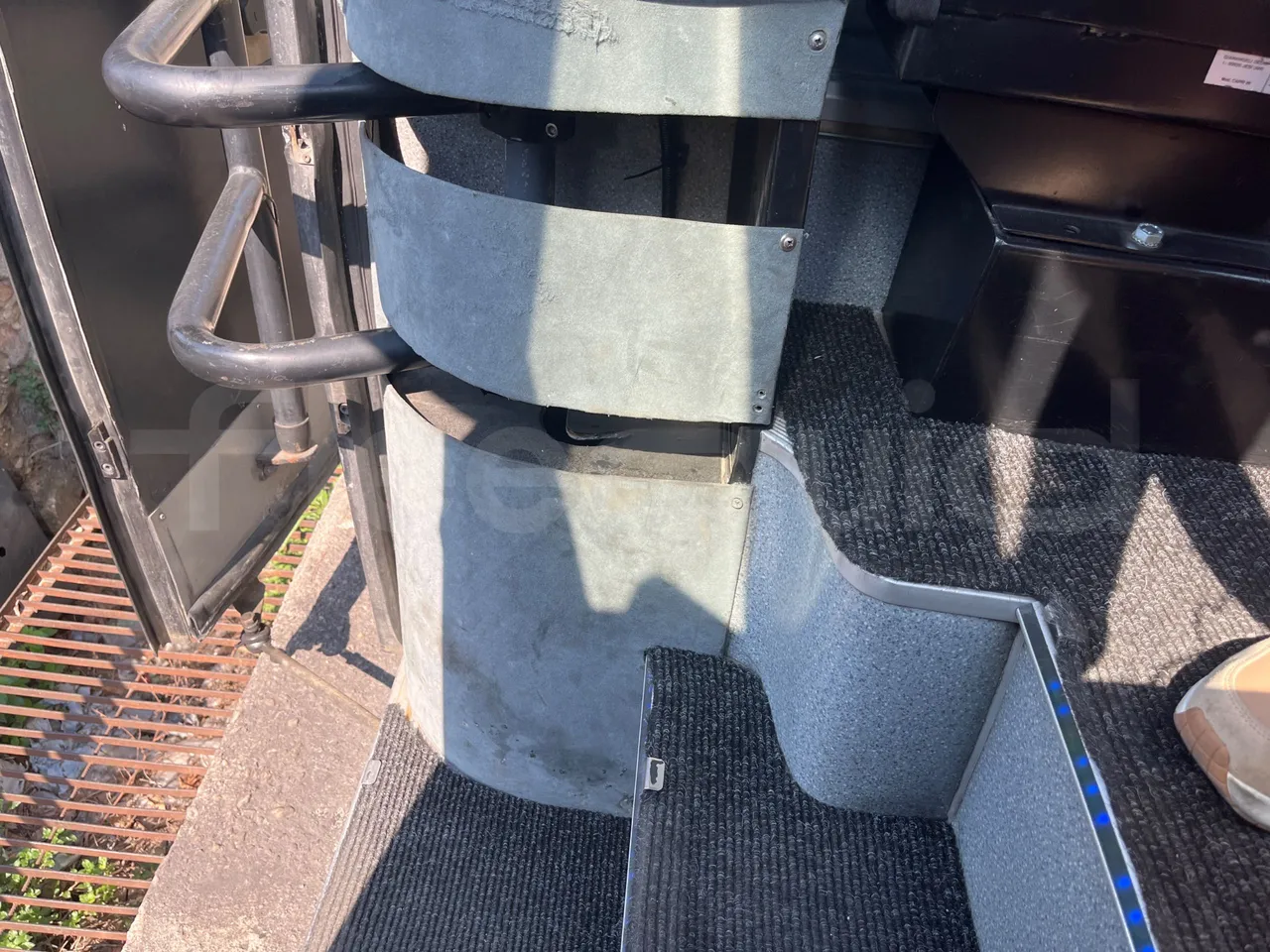 Mercedes-Benz MB 818 S AG670/Euro4 - 130kW - 8mt - door mechanism photo