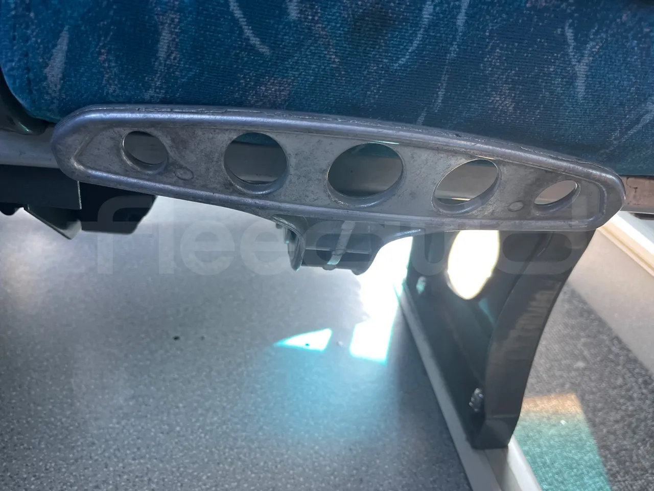 Mercedes-Benz MB 818 S AG670/Euro4 - 130kW - 8mt - footrest detail photo