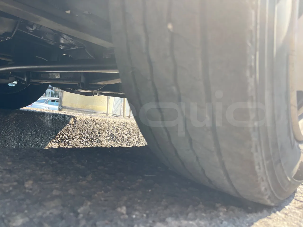 Mercedes-Benz MB 818 S AG670/Euro4 - 130kW - 8mt - tread condition front tires right