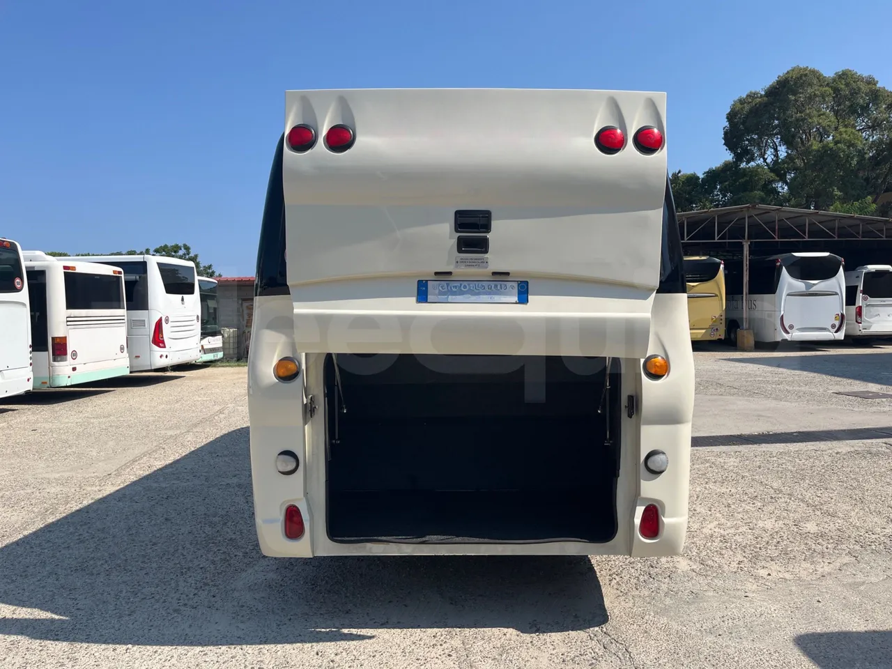 Mercedes-Benz MB 818 S AG670/Euro4 - 130kW - 8mt - rear hatch open (mandatory for bus to scrap)