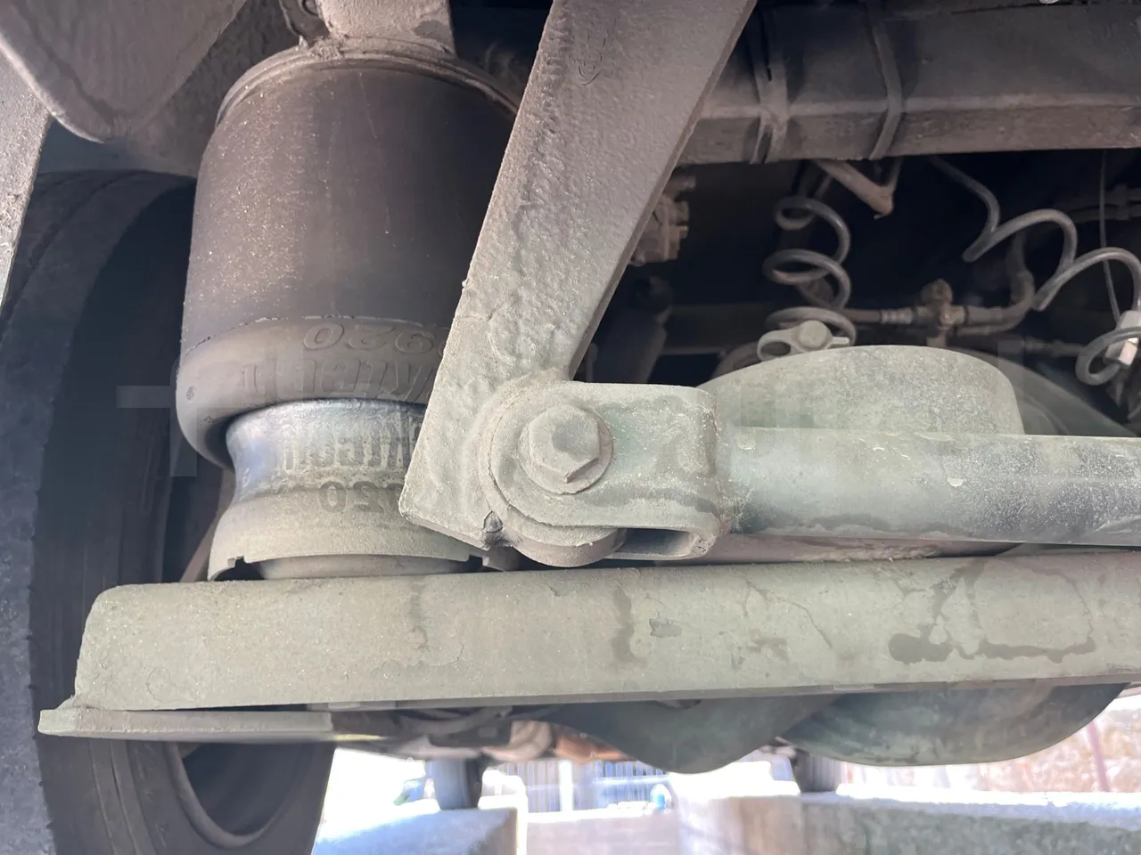 Mercedes-Benz MB 818 S AG670/Euro4 - 130kW - 8mt - axle 2 shock absorbers 2 left