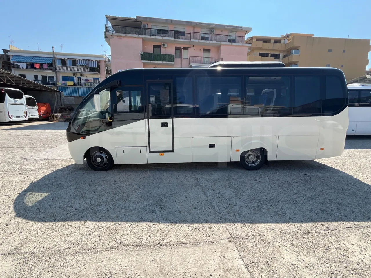 Mercedes-Benz MB 818 S AG670/Euro4 - 130kW - 8mt - left side photo