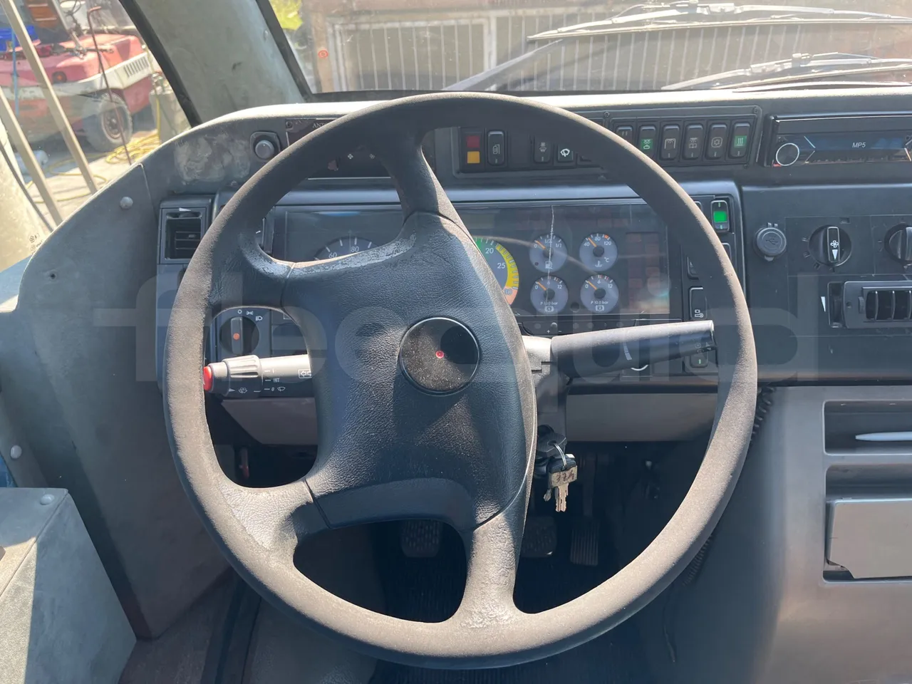 Mercedes-Benz MB 818 S AG670/Euro4 - 130kW - 8mt - steering wheel photo