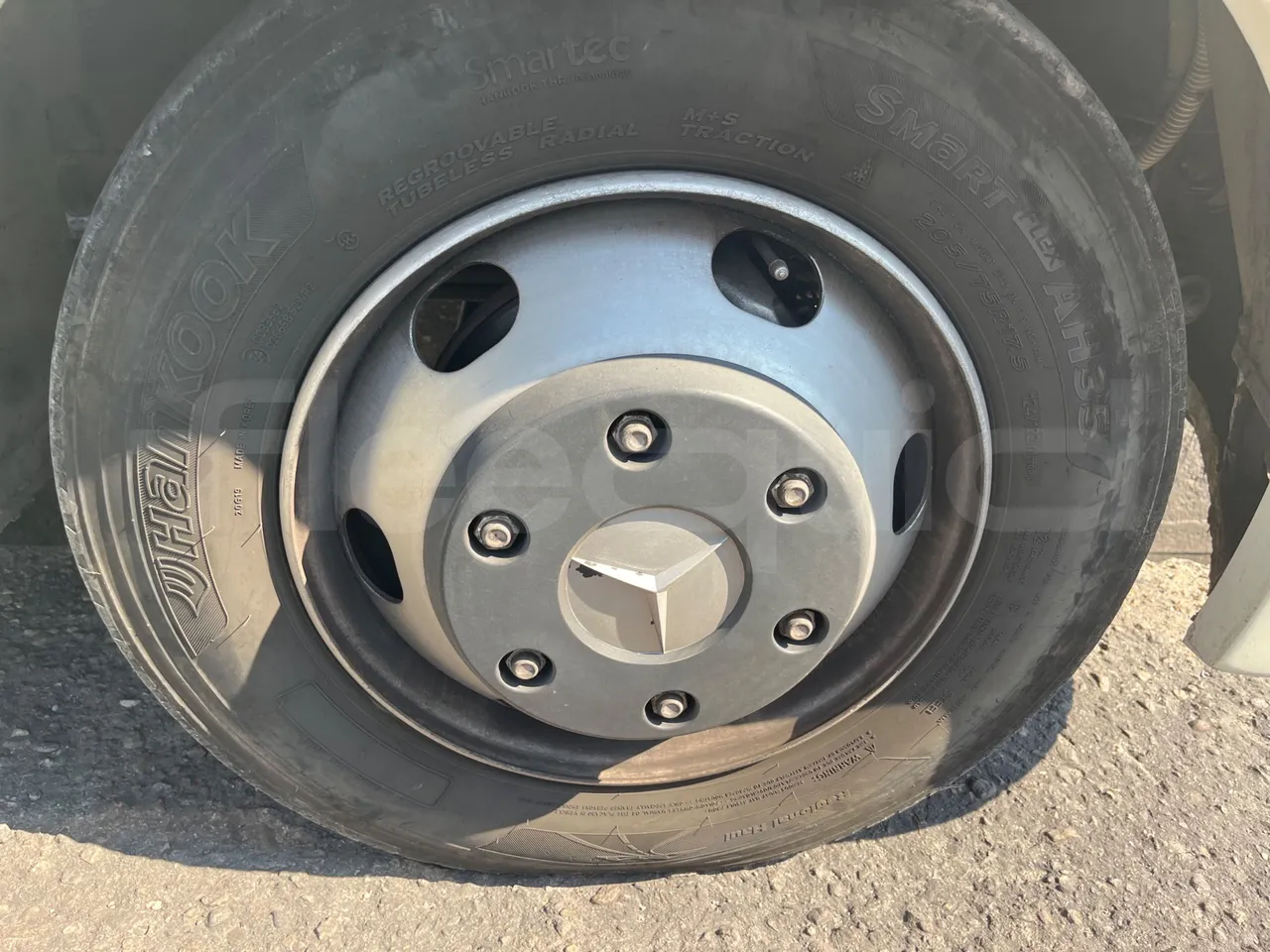 Mercedes-Benz MB 818 S AG670/Euro4 - 130kW - 8mt - front left tire measurements