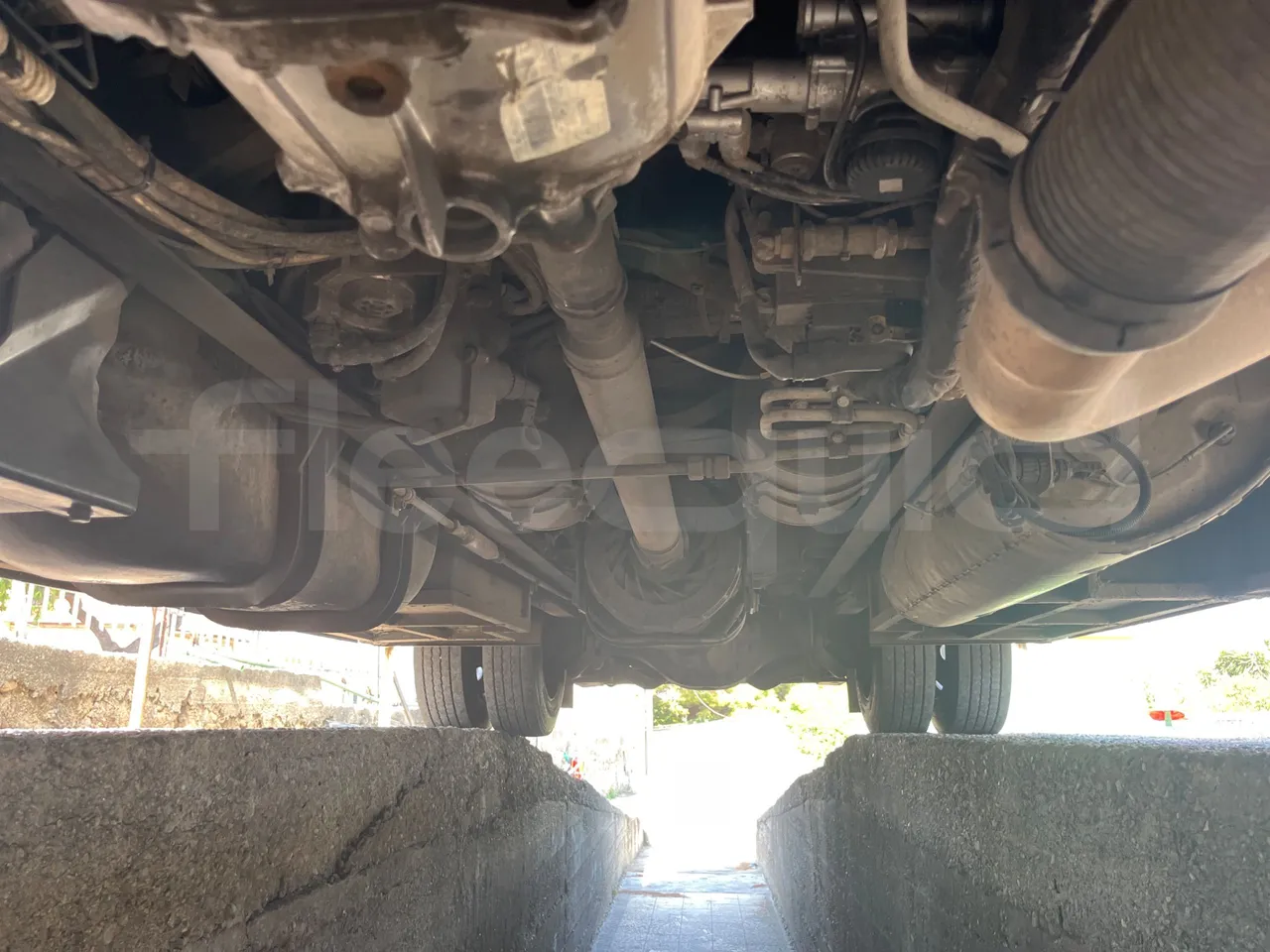 Mercedes-Benz MB 818 S AG670/Euro4 - 130kW - 8mt - central undercarriage photo