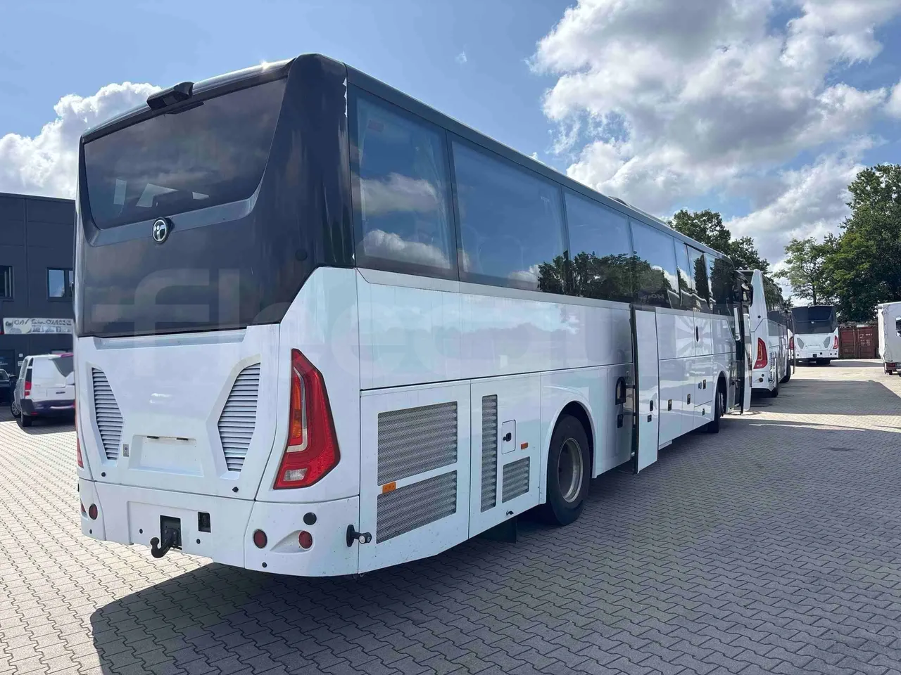 Temsa Safari - 3/4 right rear doors open