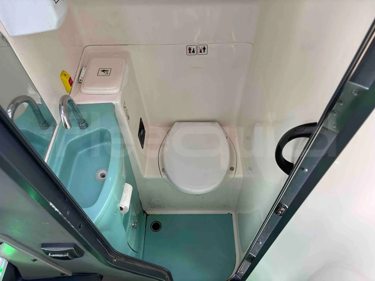 Temsa Safari - toilette accessories photo