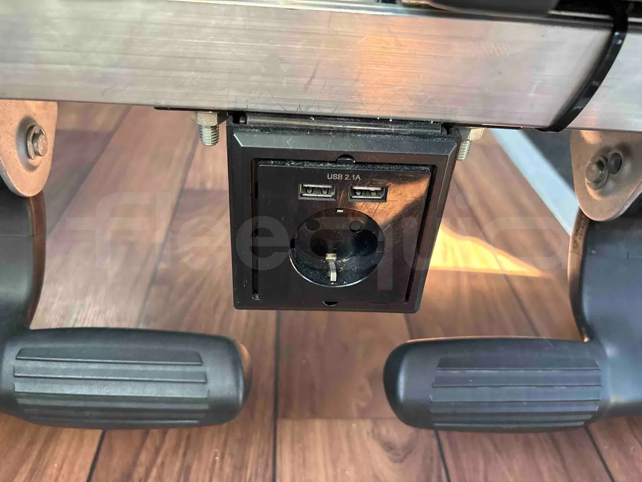 Temsa Safari - usb charging detail