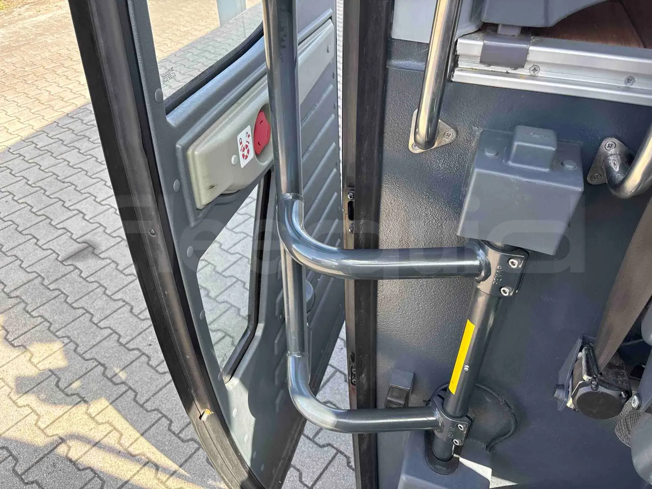Temsa Safari - door mechanism photo
