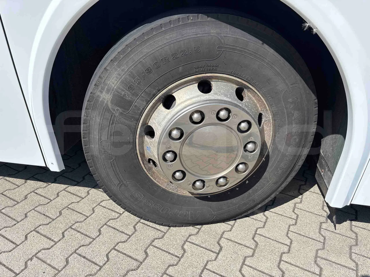 Temsa Safari - First Axle Left Side: Complete Tyre