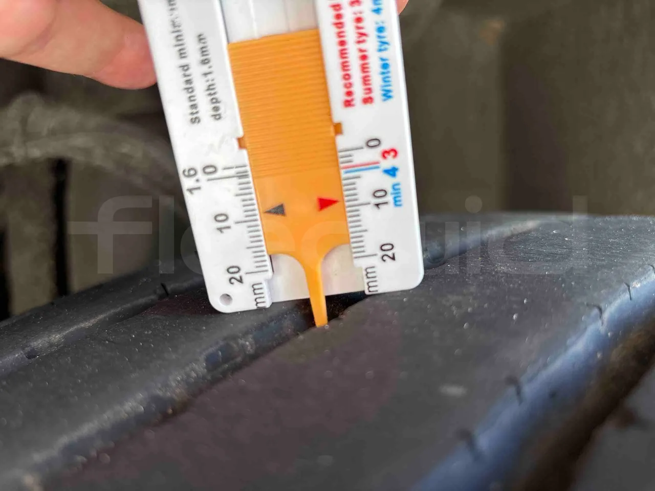 Temsa Safari - First Axle Left Side: Tyre Thickness