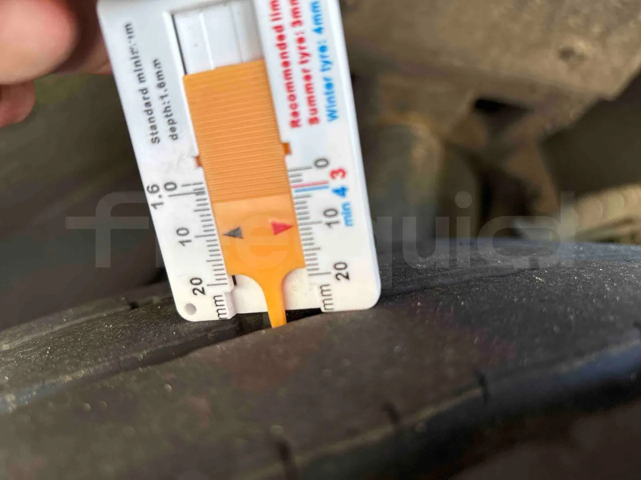 Temsa Safari - tread condition front tires right