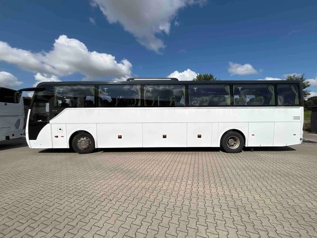 Temsa Safari - left side photo