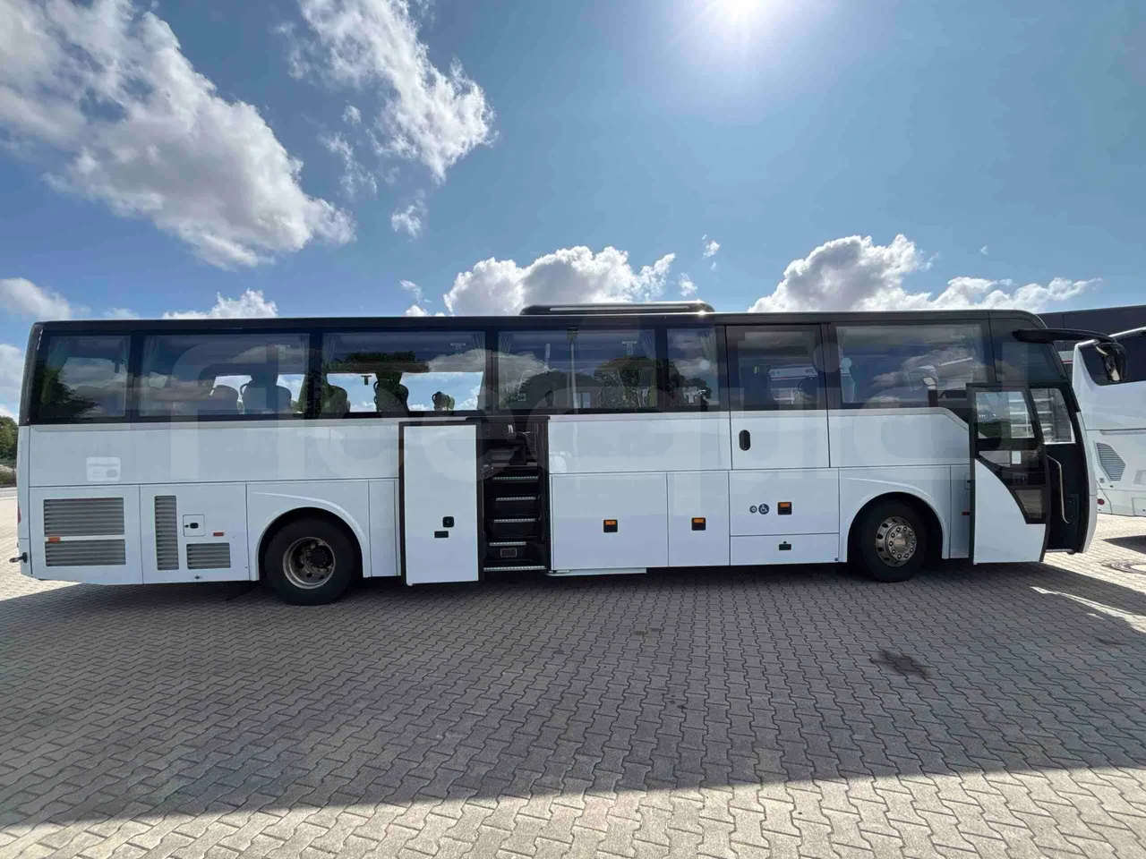 Temsa Safari - right side doors open