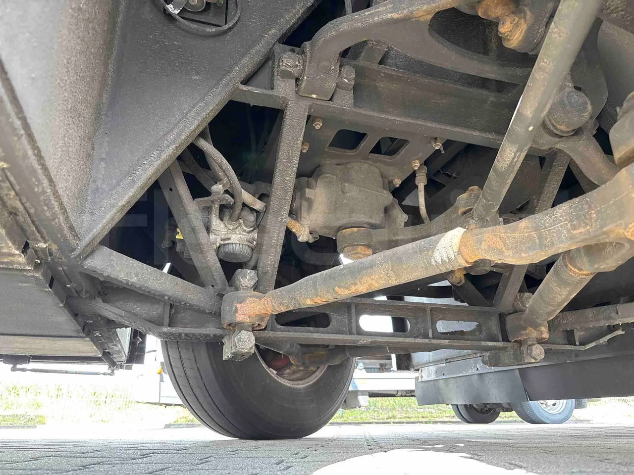 Temsa Safari - front axle left side