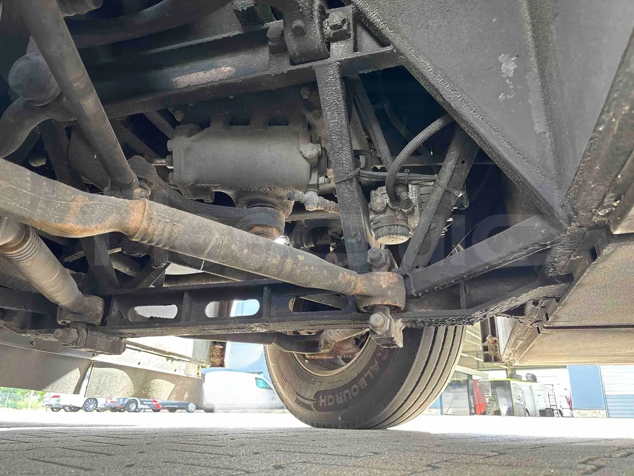 Temsa Safari - front axle right side