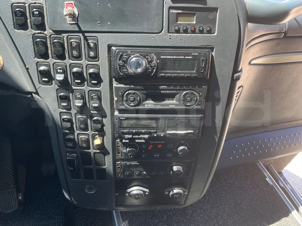 Iveco 389 - radio accessories photo