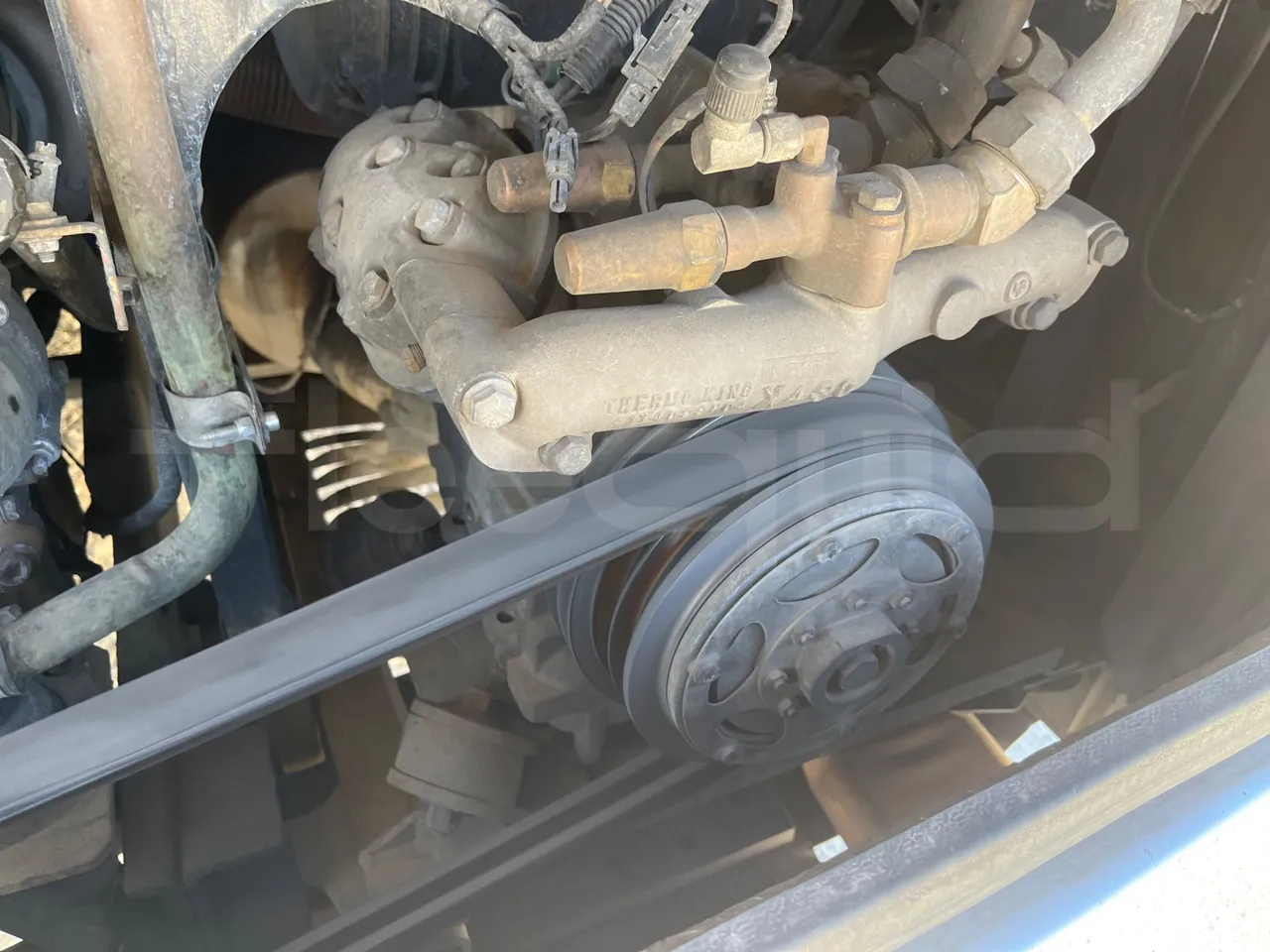 Iveco 389 - air conditioning compressor