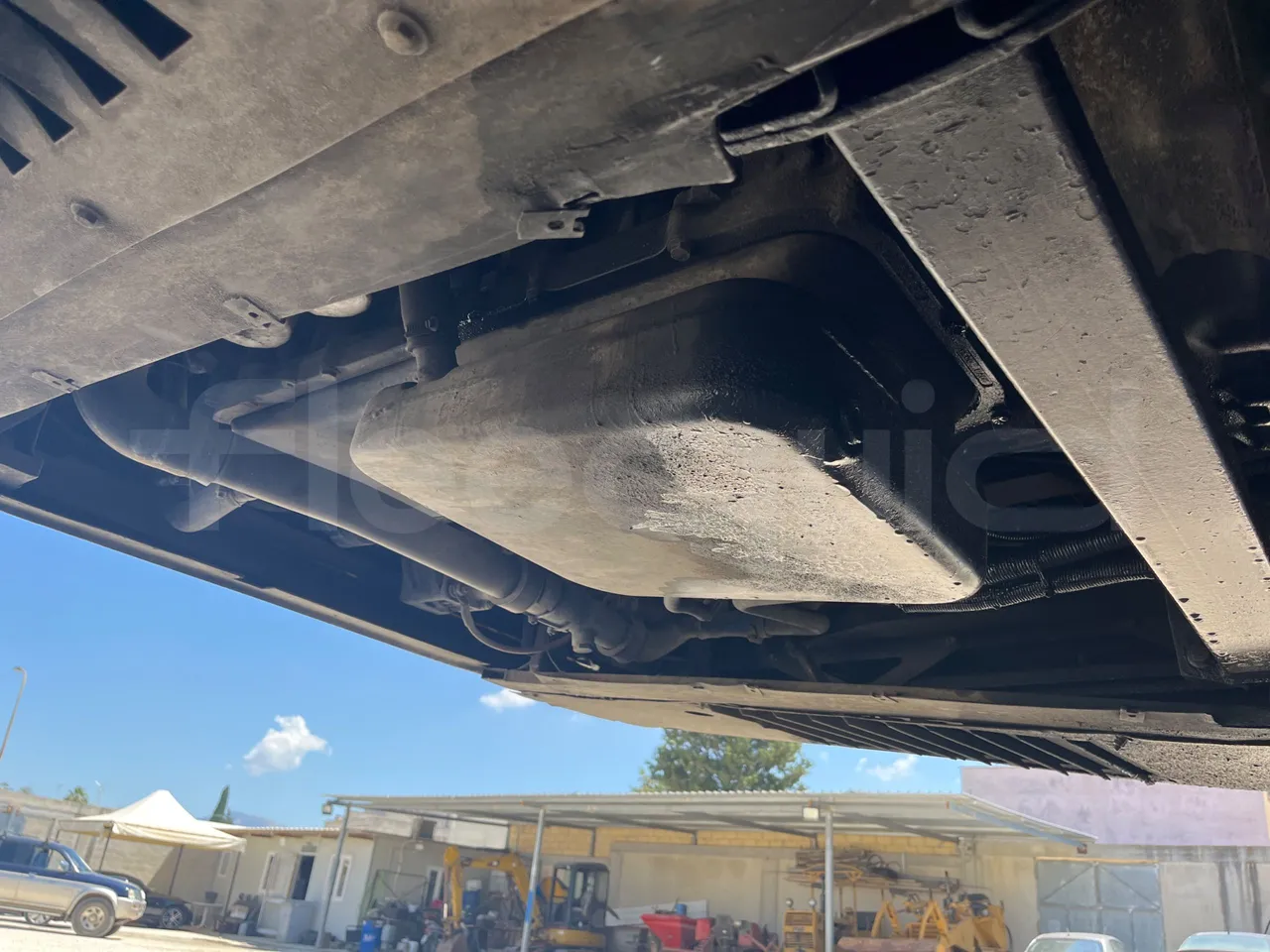 Iveco 389 - engine without protection