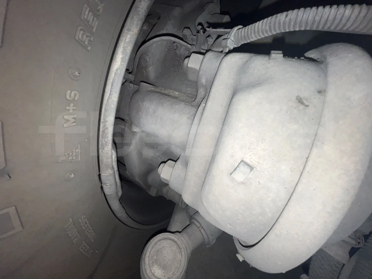 Iveco 389 - front brake calipers right
