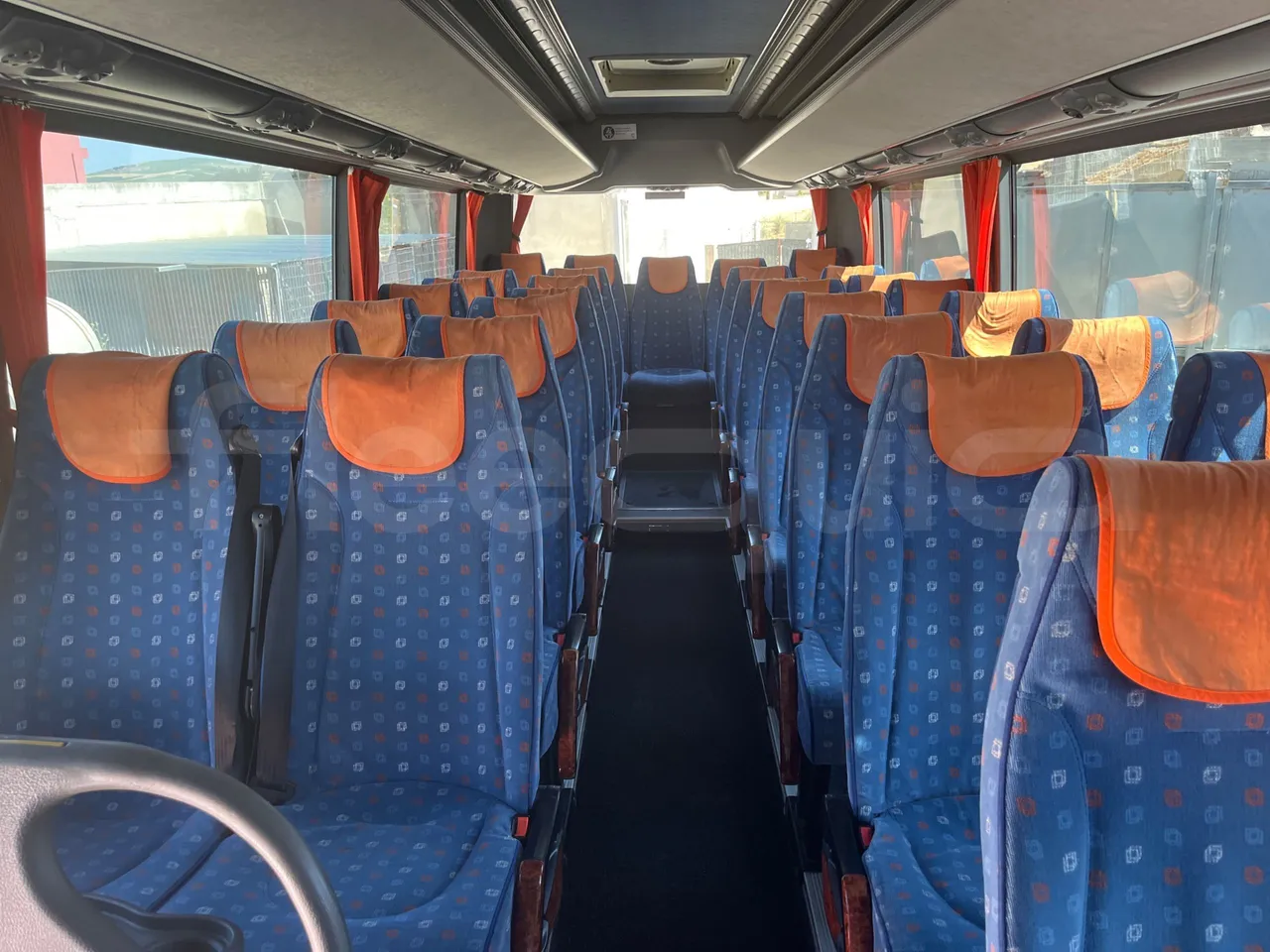 Iveco 389 - reverse view middle aisle