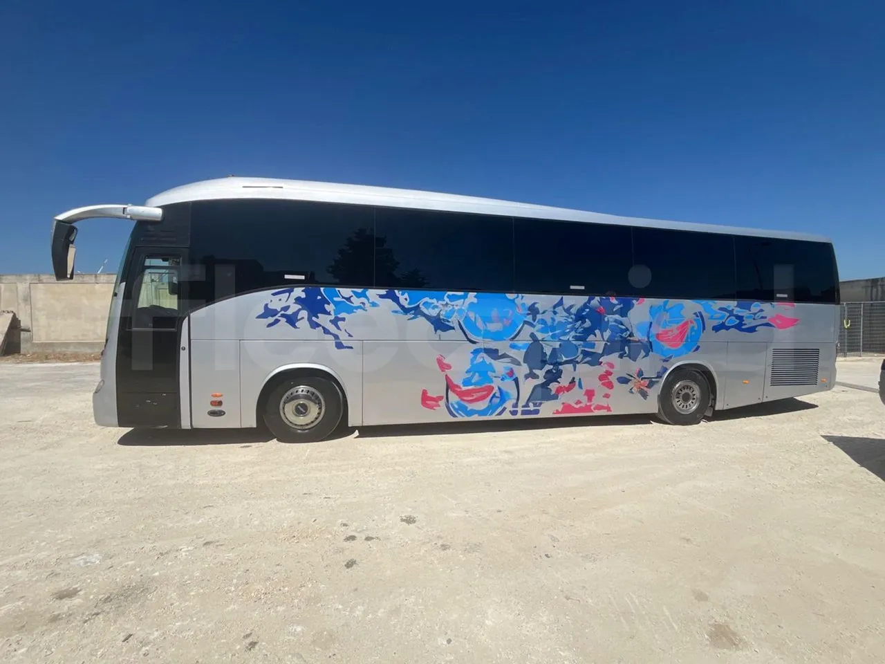 Iveco 389 - left side photo