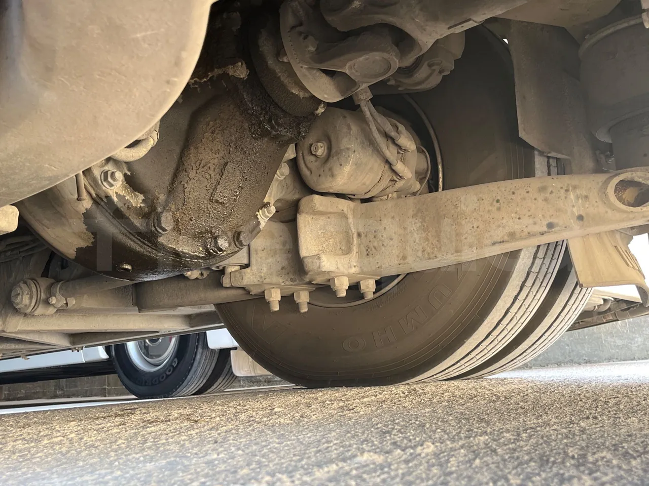 Iveco 389 - axle 3 left side