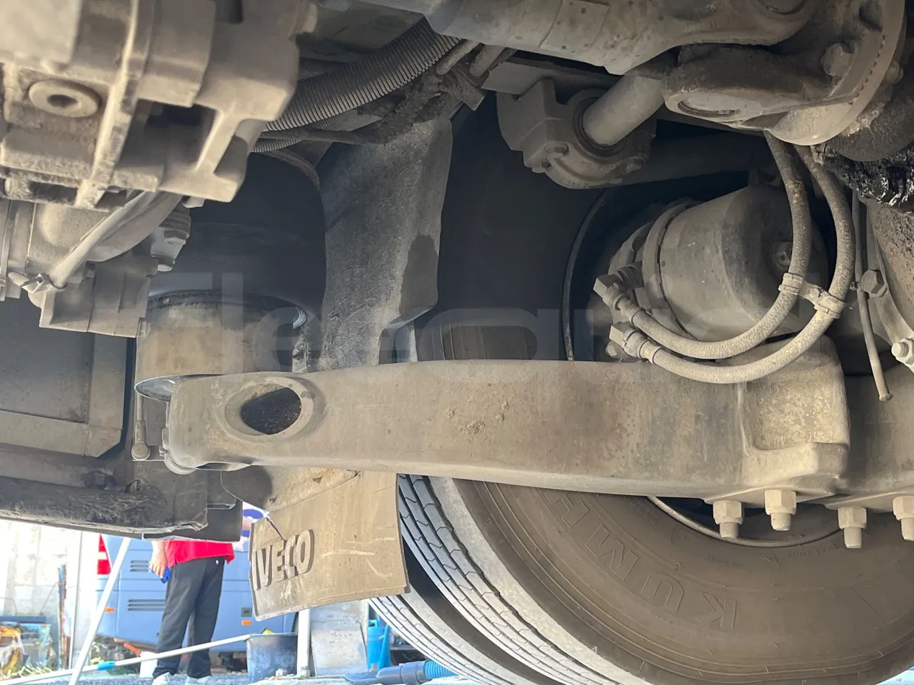 Iveco 389 - axle 3 right side