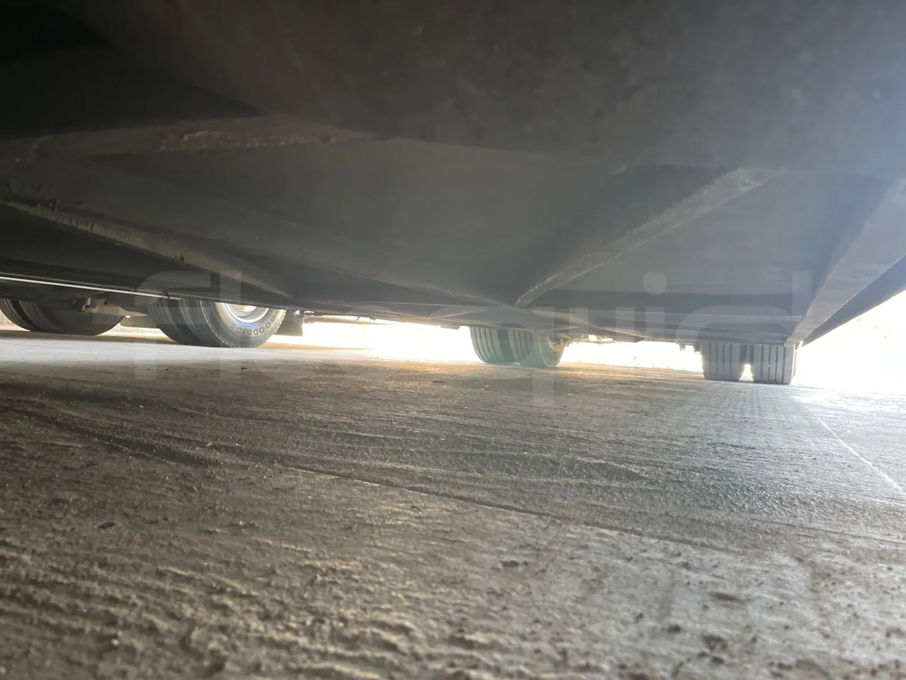 Iveco 389 - central undercarriage photo