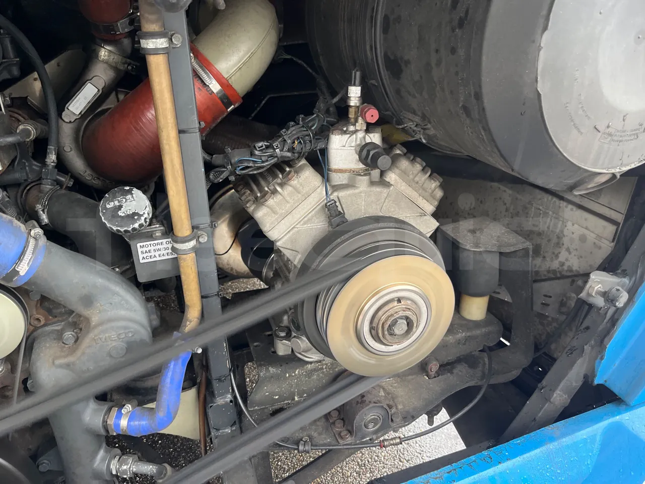 Iveco Crossway SFR162 - Euro 5 - 243 kW - 11.995 mt - air conditioning compressor