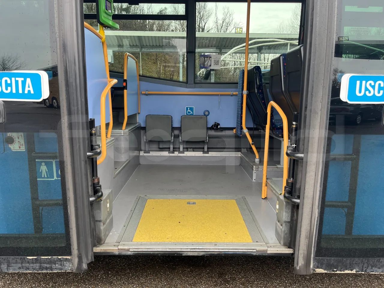 Iveco Crossway SFR162 - Euro 5 - 243 kW - 11.995 mt - disabled area photo