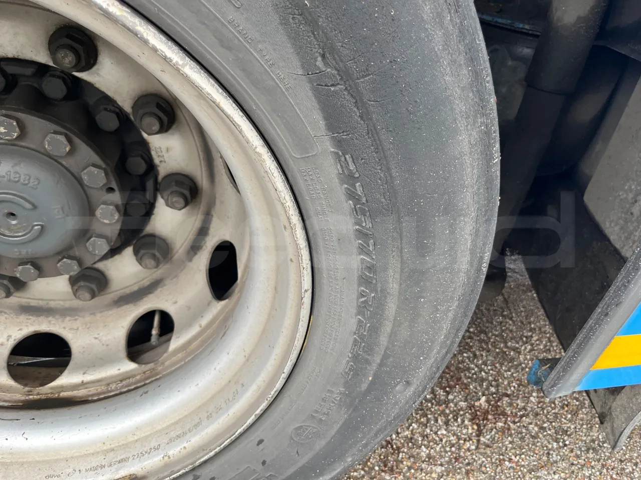 Iveco Crossway SFR162 - Euro 5 - 243 kW - 11.995 mt - tread condition front tires right