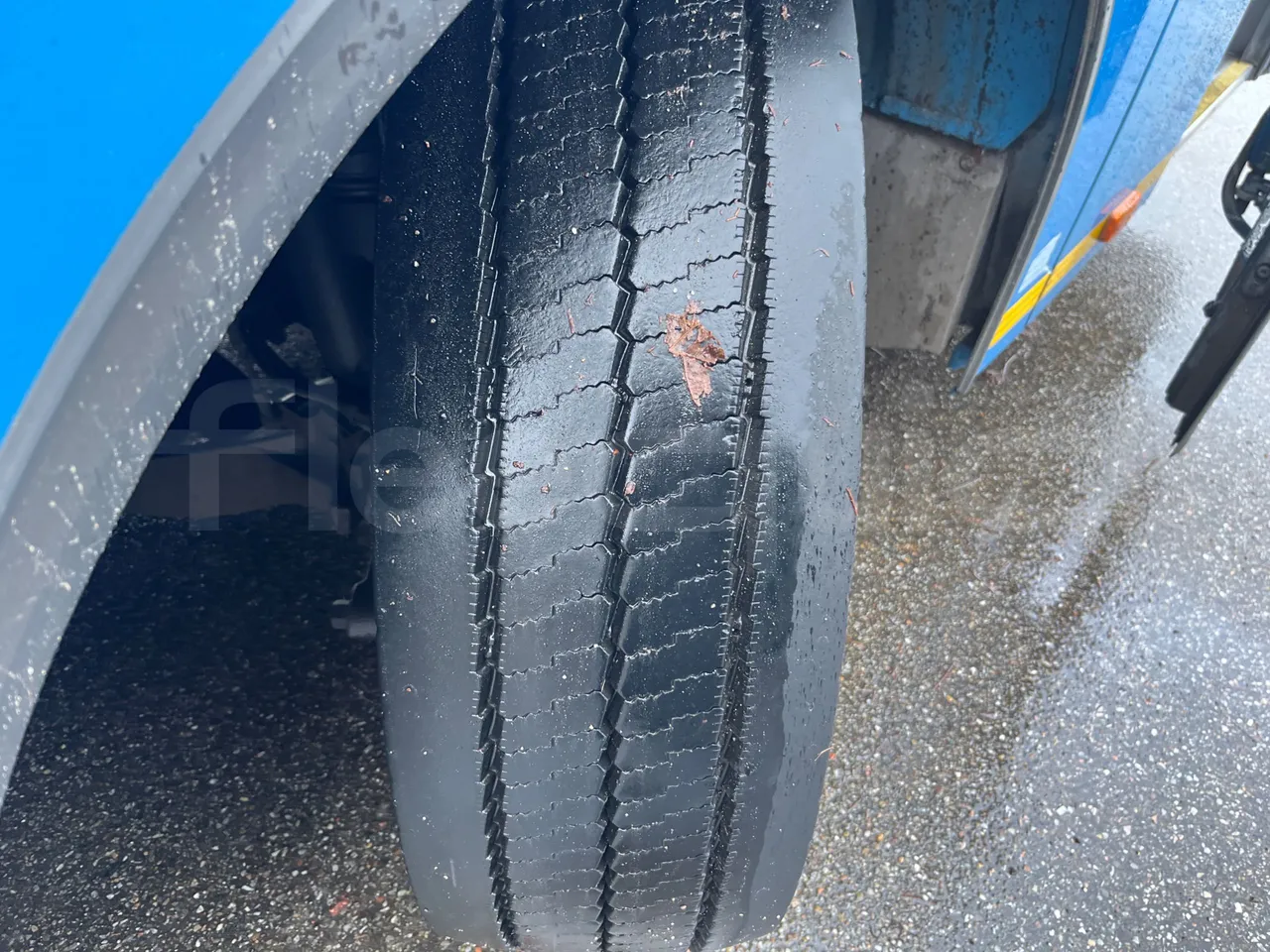 Iveco Crossway SFR162 - Euro 5 - 243 kW - 11.995 mt - tread condition second axle tires right