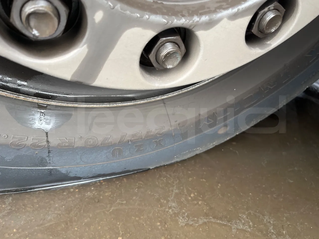 Iveco Crossway SFR162 - Euro 5 - 243 kW - 11.995 mt - front left tire measurements