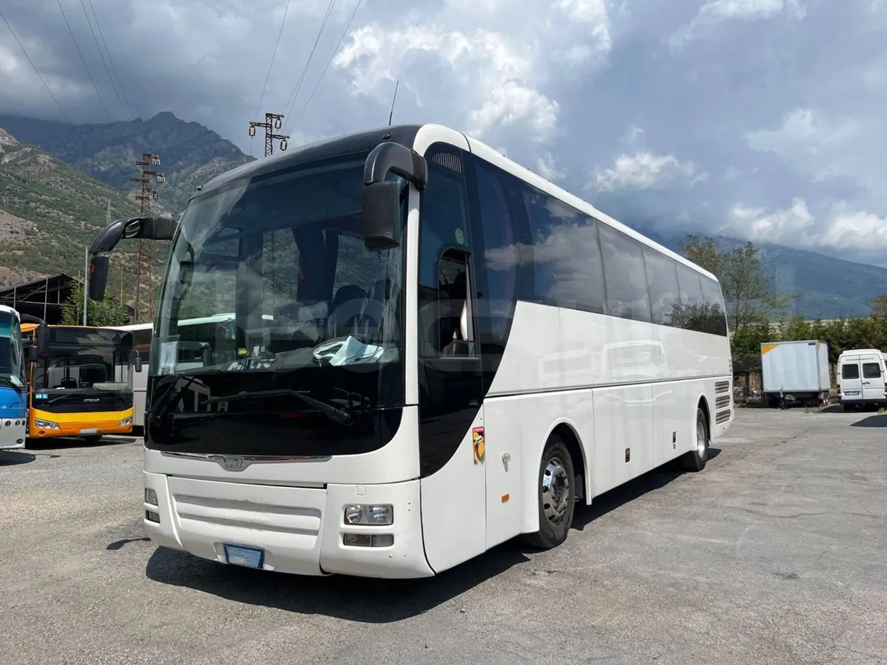 Man Lion's Coach R07/ Euro 6 - 294 Kw - 12 Mt - 3/4 front left (mandatory for bus to scrap)