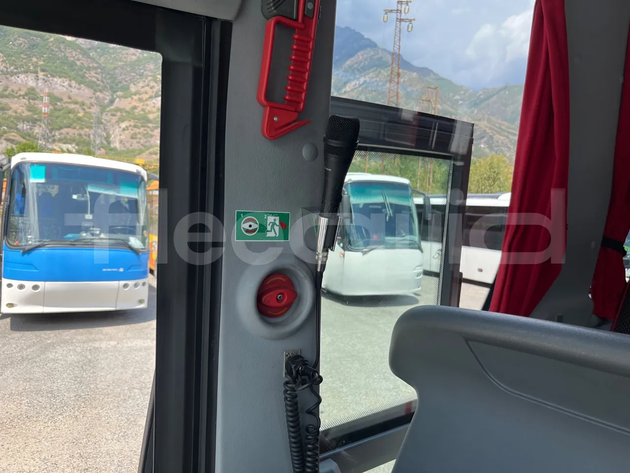 Man Lion's Coach R07/ Euro 6 - 294 Kw - 12 Mt - hostes microphone accessories photo