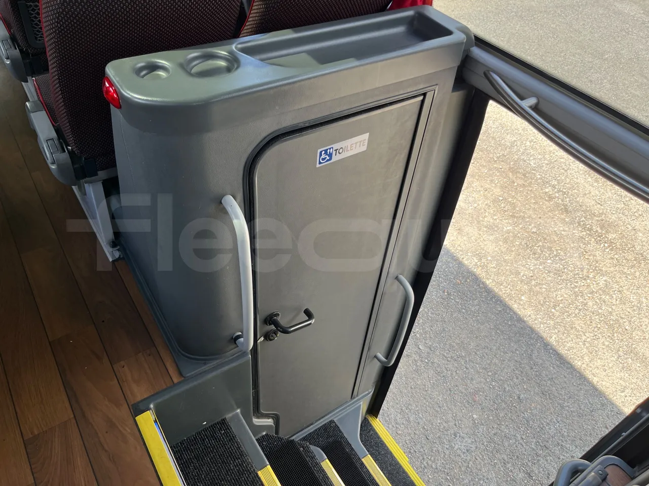 Man Lion's Coach R07/ Euro 6 - 294 Kw - 12 Mt - toilette accessories photo