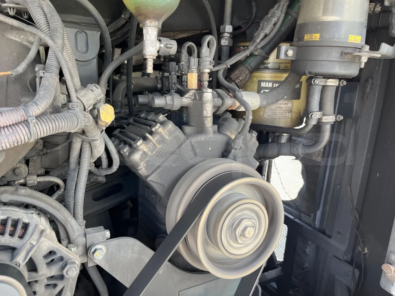 Man Lion's Coach R07/ Euro 6 - 294 Kw - 12 Mt - air conditioning compressor (mandatory for bus to scrap)