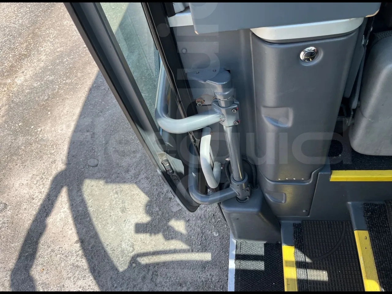 Man Lion's Coach R07/ Euro 6 - 294 Kw - 12 Mt - door mechanism photo