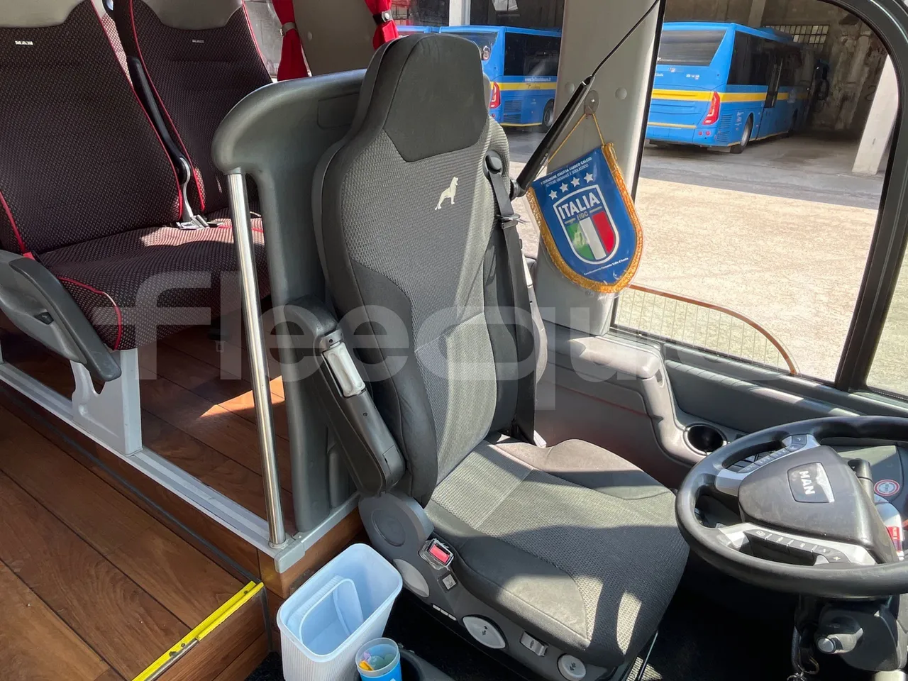 Man Lion's Coach R07/ Euro 6 - 294 Kw - 12 Mt - driver's seat photo (mandatory for bus to scrap)